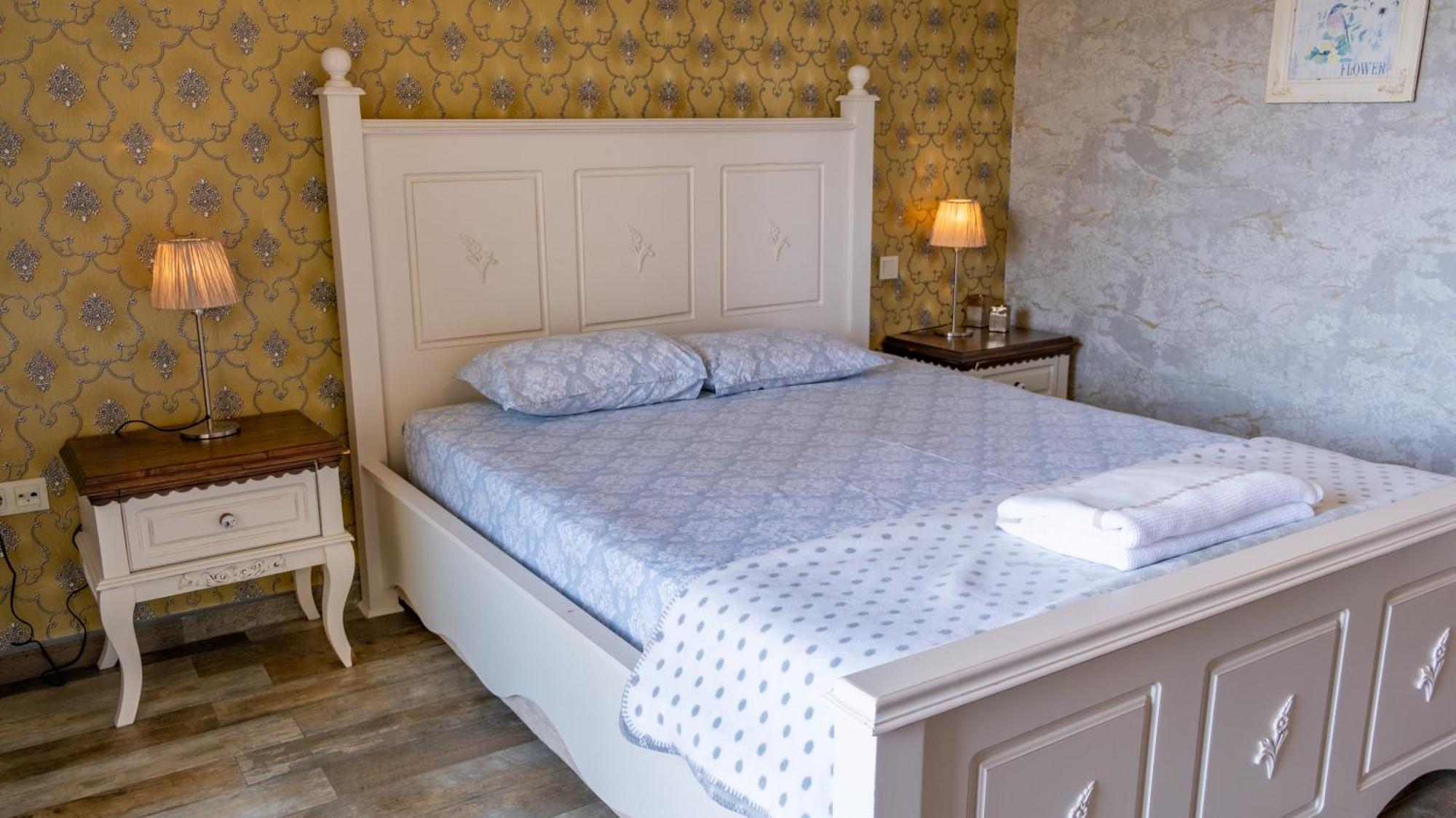 Niluefer Butik Otel (Adults Only) Ayvalı Buitenkant foto