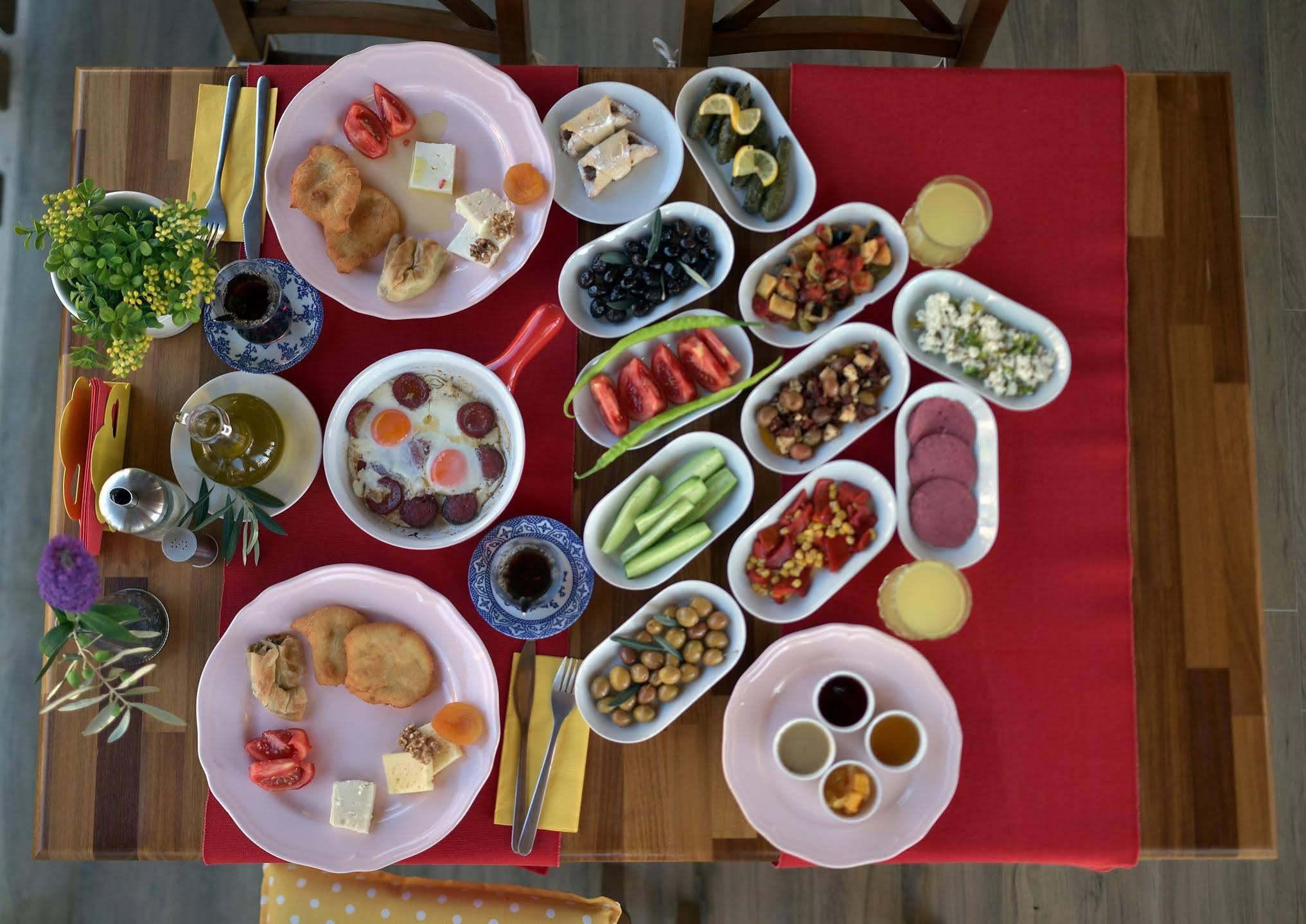 Niluefer Butik Otel (Adults Only) Ayvalı Buitenkant foto