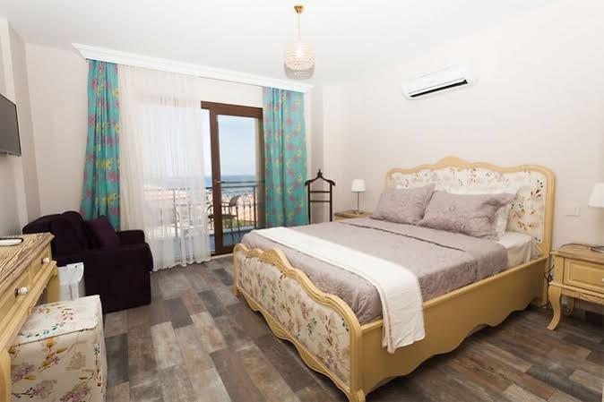 Niluefer Butik Otel (Adults Only) Ayvalı Buitenkant foto