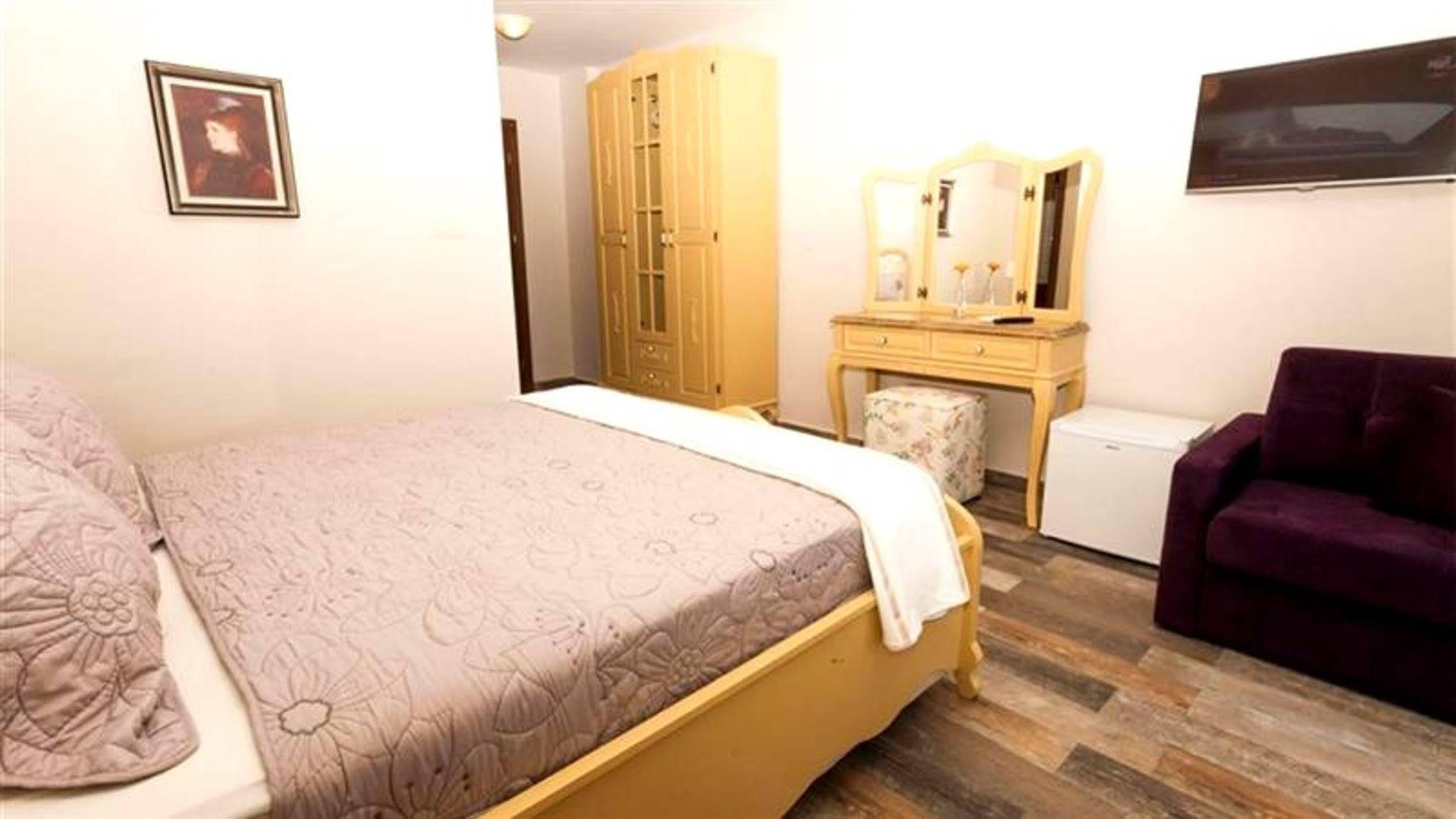 Niluefer Butik Otel (Adults Only) Ayvalı Buitenkant foto