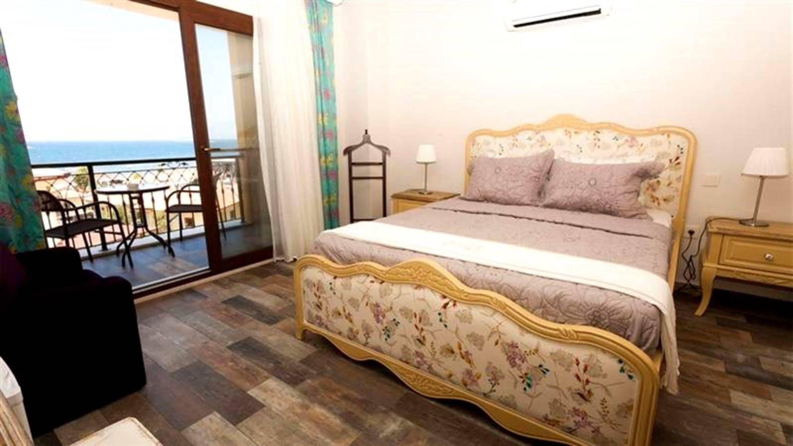 Niluefer Butik Otel (Adults Only) Ayvalı Buitenkant foto
