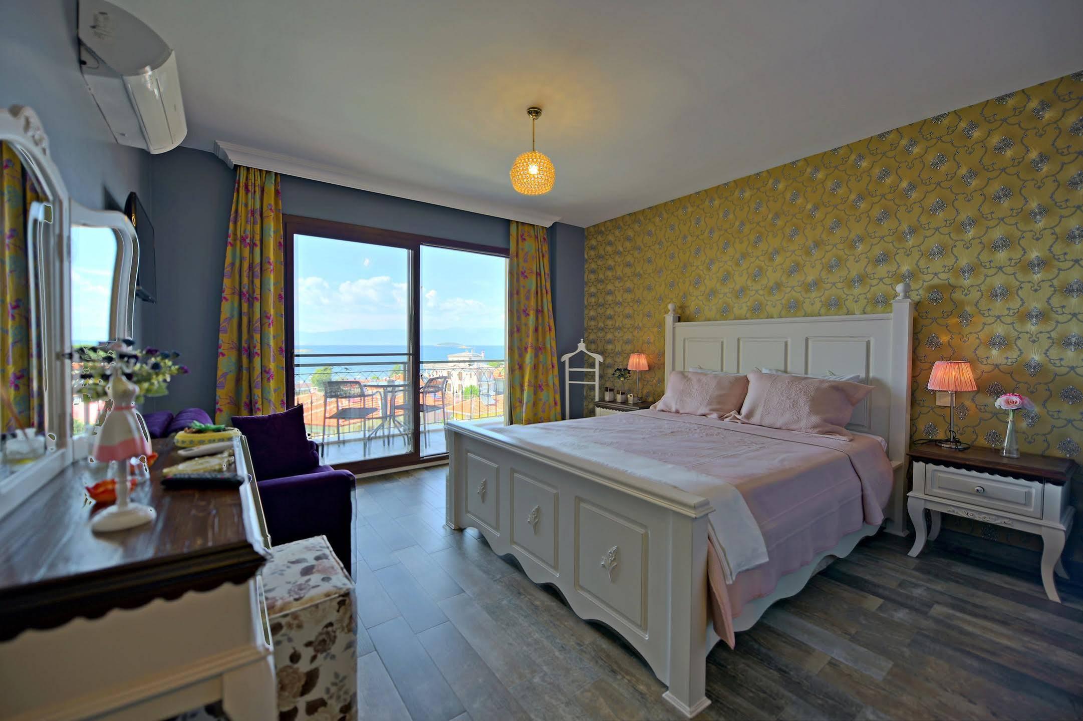 Niluefer Butik Otel (Adults Only) Ayvalı Buitenkant foto